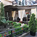 Reno On Deribasovskaya Odesa