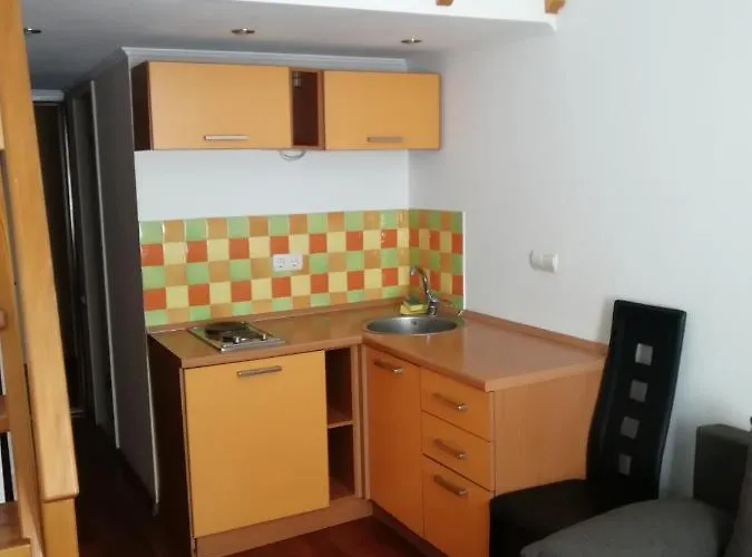 Reno On Deribasovskaya Odessza