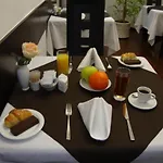 Апарт-отель Reno On Deribasovskaya Одесса